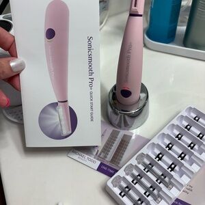 Sonicsmooth Pro+ Pink Dermaplaning Tool